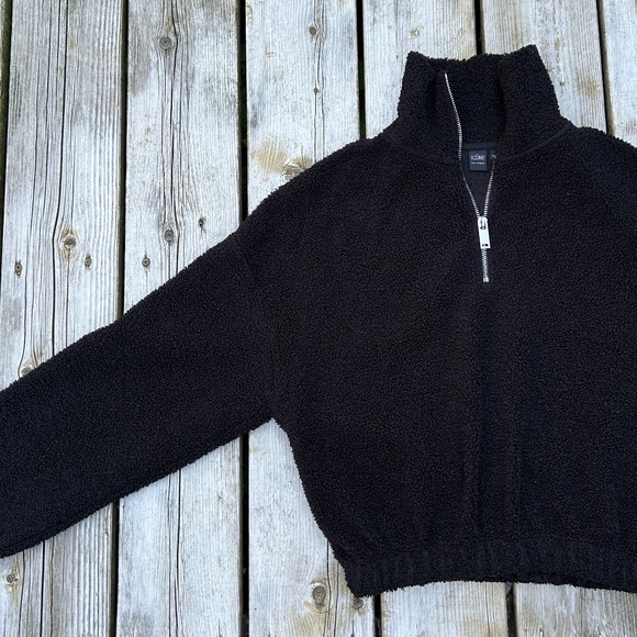 Icône⎪Black Quarter Zip Plush Sweater - Picture 6 of 10